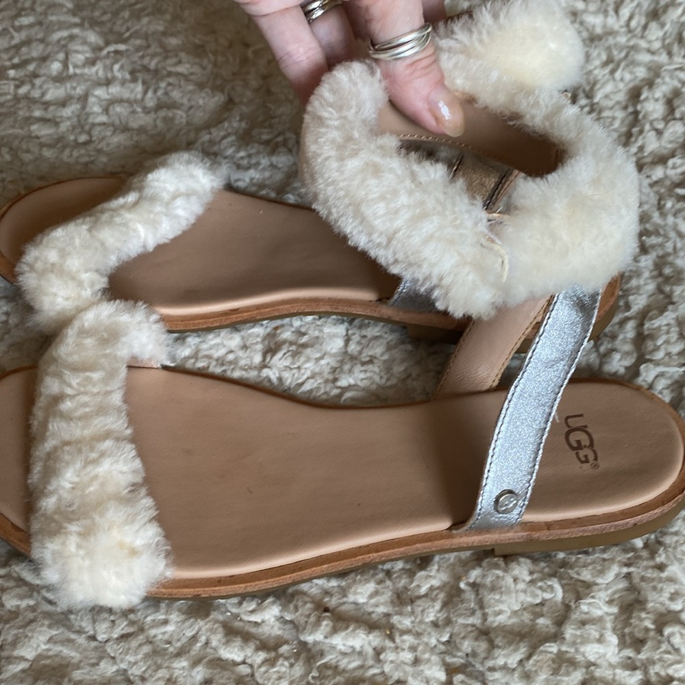 UGG Fluff Springs Sandals Size 10